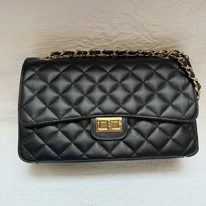 Roberta Rossi Chic Black Quilted Shoulder Bag with Gold Chain